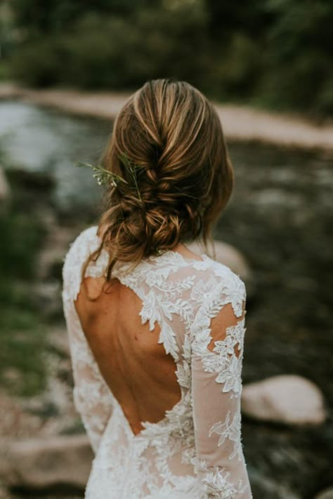 Casual Wedding Hair, Stile Casual Chic, Wedding Hacks, Messy Braids, Chic Brides, Beauty Dress, Wedding Gowns Lace, Tying The Knot, Yes To The Dress