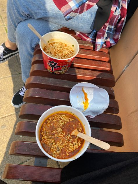 Sometimes u just need a hot cup of ramen noodles 👑😊✅ Ramen Cup Noodles, Ramen Cup, Cup Ramen, Korean Stir Fry, Spicy Ramen, Instant Noodle, Cup Noodles, Hot Chicken, Ramen Noodles