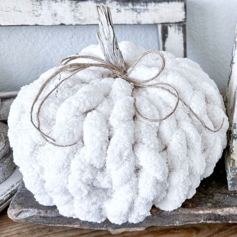 How To Make Pumpkins Out Of Chunky Yarn, Knitting A Pumpkin, Chunky Yarn Pumpkins Hand Knit, Hand Knitted Pumpkins, Hand Knitted Pillows, Finger Knitting Pumpkin, Chunky Finger Knit Pumpkin, Chunky Hand Knit Pillow Diy, How To Knit A Pumpkin Easy