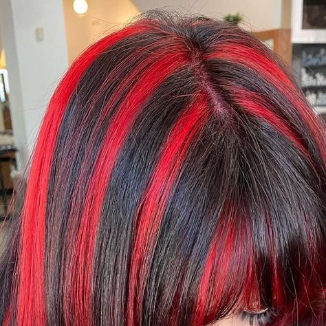 𝕵𝖆𝖘𝖒𝖎𝖓𝖊 𝕭𝖑𝖆𝖈𝖐𝖇𝖊𝖆𝖗 on Instagram: "Red chunky highlights 🍒 Color used @pravana   #chunkyhighlights#redhighlights #y2khair #pravana #dfwhairstylist #dallashairstylist #althairstylist #althair #oneshothairawards #behindthechair #hairslayerz" Chunky Red Highlights, Red Chunky Highlights, Front Highlights, Chunky Highlights, Highlights Color, Y2k Hair, Red Highlights, Shot Hair Styles, New Hair