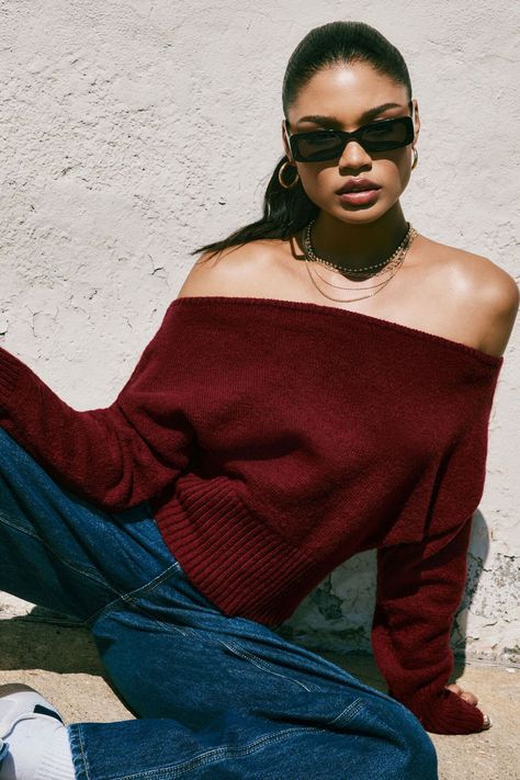 Crop Top Sweater Outfit, Cropped Red Sweater, Off The Shoulder Sweaters, Off The Shoulder Top Outfit, Fall Board, 90s Outfits, Fall Knit Sweater, Staple Wardrobe, Burgundy Outfit