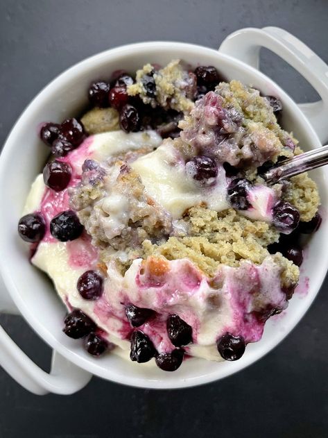 Cheesecake Baked Oats, Moist Blueberry Cake, Cheesecake Baked, Baked Oats, Blueberry Cheesecake, Healthy Sweets Recipes, Breakfast Cake, Baked Oatmeal, Breakfast Treats