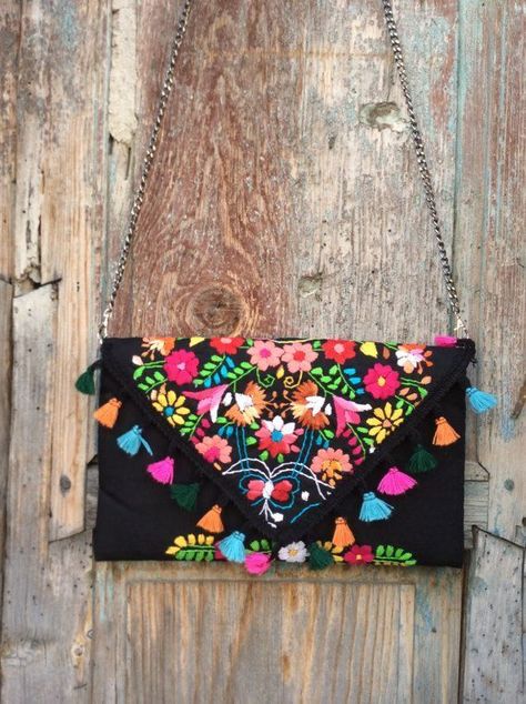 Embroidered boho bag Jellyfish Princess, Bags Embroidery, Pochette Diy, Bags Diy, Ethnic Bag, Bohemian Bags, Knitting Bag, Diy Bags, Embroidery Bags