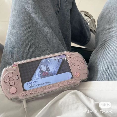 Psp 3000 Aesthetic, Game Console Aesthetic, Psp Aesthetic, Pink Steampunk, Nintendo Aesthetic, Tech Aesthetic, Cute Camera, Retro Gadgets, Nintendo Switch Accessories