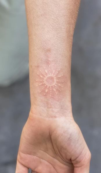 Faded White Tattoo, White Ink Sun Tattoo, White Ink Tattoos On Dark Skin, White Ink Tattoo On Tan Skin, White Tattoos On Pale Skin, Tiny White Tattoos, White Ink Star Tattoo, White Tatoos Ideas, Light Colored Tattoos