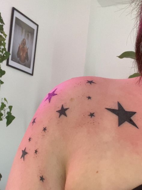 stars star tattoo on shoulder cute tattoos tattoo idea korean tattoo Star Tattoos Shoulder, Stars Tattoo Arm, Stars On Shoulder Tattoo, Star Tattoo Shoulder, Star Arm Tattoo, Alternative Tattoo Ideas, Star Shoulder Tattoo, Star Chest Tattoo, Tattoo Ideas Star