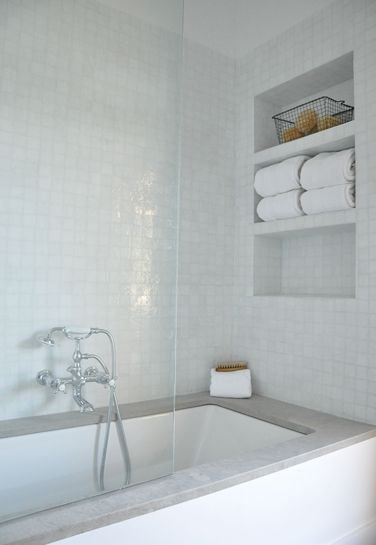 concrete edged bath, pretty tiles and recessed shelving Recessed Shelf, Recessed Shelves, Gray Quartz, Bad Inspiration, Shower Niche, Bathroom Redo, Upstairs Bathrooms, Girls Bathroom, Bad Design