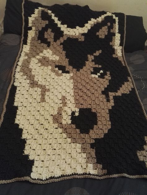 Aphgan Patterns, Wolf Crochet, Crochet Pictures, Wolf Blanket, C2c Patterns, Forest Quilt, Animal Amigurumi, Crochet Granny Square Blanket, Crochet Quilt