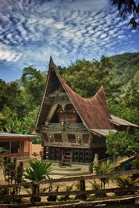 Lake Toba, North Sumatra, East Indies, Traditional Houses, Vernacular Architecture, Komodo, Padang, Southeast Asian, Traditional Architecture