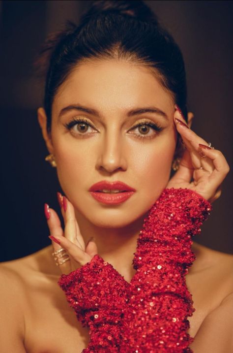 Night Party Makeup, Divya Khosla Kumar, Divya Kumar, Divya Khosla, Party Makeup Looks, Beautiful Night, Night Party, Party Makeup, Party Night