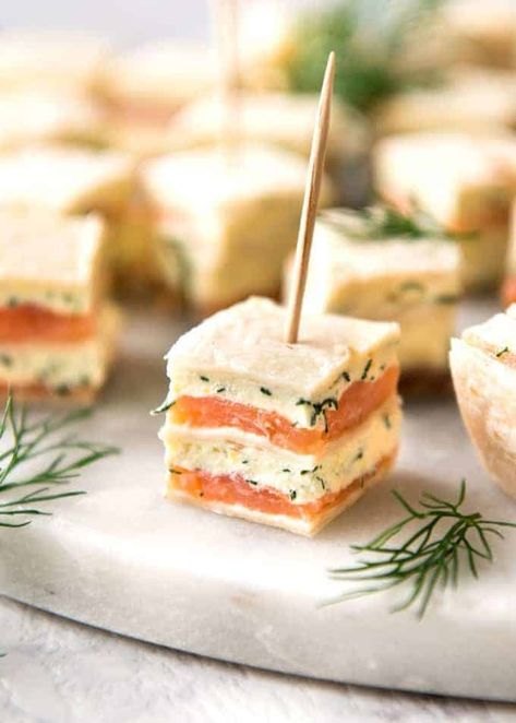 Smoked Salmon Appetizer fantastic for gatherings - no fiddly assembly, served at room temperature, looks elegant and tastes SO GOOD! www.recipetineats.com Salmon Finger Food, Room Temperature Appetizers, Nye Appetizers, Smoked Salmon And Eggs, Smoked Salmon Appetizer, Finger Food Recipes, Salmon Appetizer, Smoked Salmon Recipes, Christmas Appetizers Party