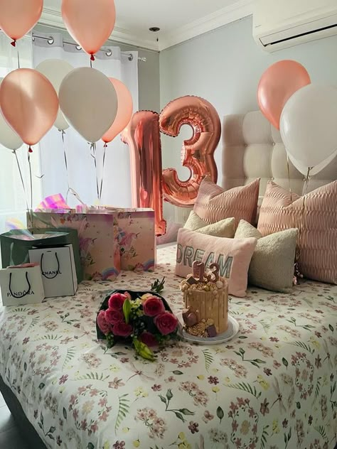 13 Birthday Picture Ideas, Birthday Room Surprise, Romantic Bedroom Decor Ideas, Romantic Bedroom Ideas, Surprise Birthday Decorations, 13 Birthday Cake, Images Hello Kitty, Birthday Room Decorations, Romantic Bedroom Decor