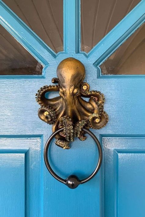 Octopus Skull, Door Knockers Unique, Octopus Decor, Door Knobs And Knockers, Halloween Fest, Outdoor Garden Decor, Blue Door, Gothic Home Decor, Door Knocker