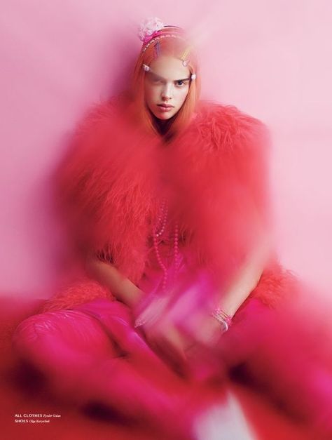 Pink and Red Fur Fashion Editorial Look Rose, Robert Mapplethorpe, Red Fur, Miami Fashion, Fur Fashion, Fashion Editorial, Red Fashion, Editorial Photography, Pink Fashion