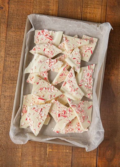 White Chocolate Candy Cane Bark is the ultimate easy Christmas treat. #dessert #christmas #whitechocolate #chocolatebark #candycane #peppermint White Chocolate Peppermint Bark, Homemade Peppermint Bark, Christmas Bark Recipes, Ghiradelli Chocolate, Peppermint Bark Recipes, Rocky Road Fudge, Bark Recipes, Christmas Bark, Peppermint Recipes