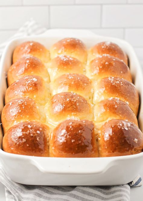 Parker House Rolls Green Bean Casserole Crock Pot, Dinner Rolls Easy, Homemade Honey Butter, Parker House Rolls, Easter Side Dishes, Crockpot Ham, 30 Min Meals, Brunch Items, Best Mashed Potatoes