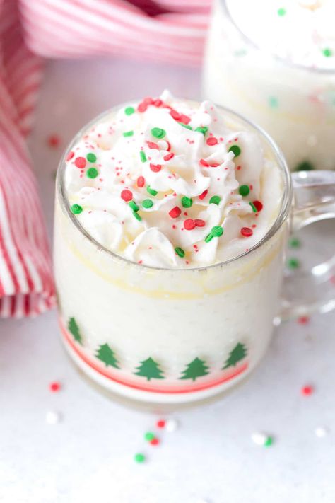 Hot Chocolate Crock Pot, Crock Pot Christmas, Peppermint White Hot Chocolate, Caramel Pecan Cookies, Kahlua Hot Chocolate, Crock Pot Hot Chocolate, Xmas Coffee, Dessert Cocktails, Mocktail Drinks