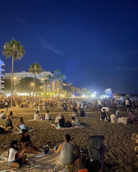 Night of San Juan celebrated with parties on the beach, Costa del Sol 🇪🇸🏖️🩴 San Juan Nightlife, Spring Break, Night Life, The Beach, Quick Saves, San Juan