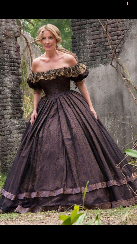 Beautiful Creatures Movie, Royalty Core, Royalty Aesthetic, Royal Aesthetic, Emma Thompson, Princess Aesthetic, Historical Dresses, Historical Fashion, Costume Design