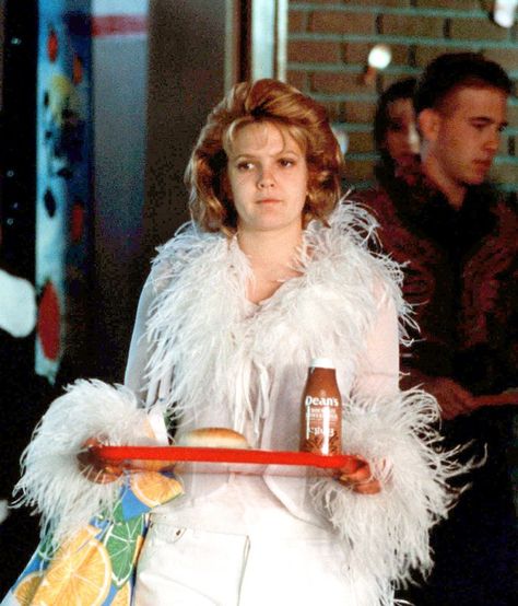 Drew Barrymore style in Never Been Kissed: white fluffy top 90s Movies Costumes, 90s Inspired Halloween Costumes, 90s Movie Character, 90s Teen Movies, Movie Character Outfits, Drew Barrymore Style, Grunge Style Outfits, Cher And Dionne, 90s Fashion Icons