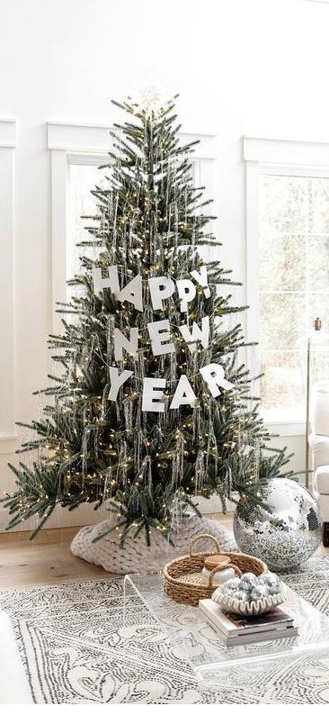 New Year’s Eve Tree Decor, Nye Tree Decorations, Nye Christmas Tree, Year Round Tree Decorations, 123123 New Years Eve, New Year’s Eve Christmas Tree, New Years Christmas Tree, New Years Tree Ideas, Christmas Tree All Year Round