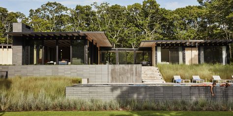 A Family Retreat in the Hamptons Bridles Wind, Water, and Light - Dwell Beach House Hamptons, House Hamptons, Concrete Siding, Clad Home, Modern Outdoor Spaces, Modern Architecture Design, New Architecture, Modern Pools, Bridles