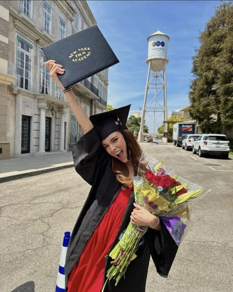 New York Film Academy, College Graduation Photoshoot, Success Academy, Famous Lifestyle, Filmmaking Inspiration, New York Film, Film Life, Career Vision Board, Film Academy