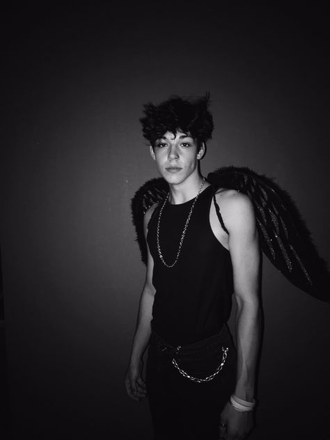 Dark Angel Halloween, Dark Angel Halloween Costume, Black Angel Costume, Aesthetic Halloween Costumes, Gay Halloween Costumes, Angel Halloween Costume, Dark Angel Costume, Gay Costume, Angel Halloween