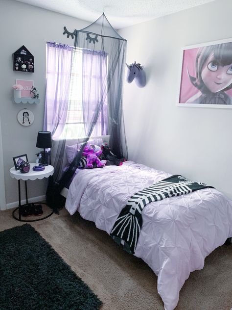 Cute Goth Room Ideas, Girly Goth Bedroom, Goth Kids Room, Soft Goth Room, Gothic Kids Room, Pastel Goth Bedroom Ideas, Pastel Goth Aesthetic Room, Pastel Goth Room Ideas, Pastel Goth Bedroom