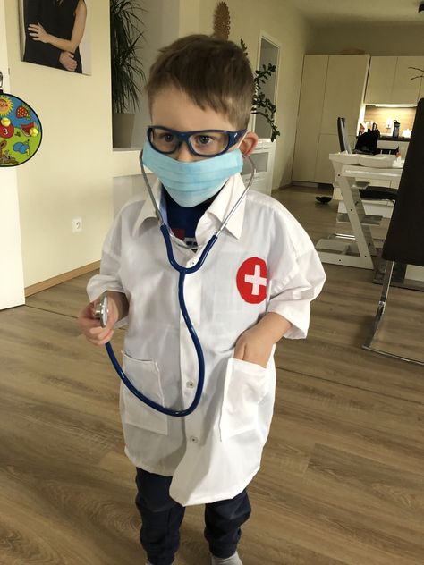 Doctor costume DIY from daddy’s white shirt. Glasses made from old sunglasses by taking the glasses out. Diy Doctor Costume For Kids, Doctor Costume Kids, Old Sunglasses, Diy Doctor, Doctor Costume, Diy Costumes Kids, School Creative, Doctors Day, Kids Dress Up