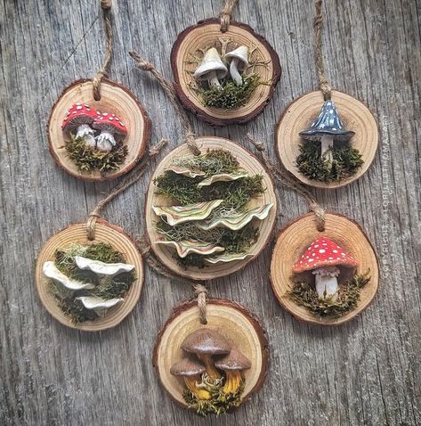 Wood Slice Mushroom, Library Crafts, Mushroom Crafts, Wood Slice Art, Short Hair Ideas, Clay Crafts Air Dry, Carving Art, Fall Art, Mushroom Decor