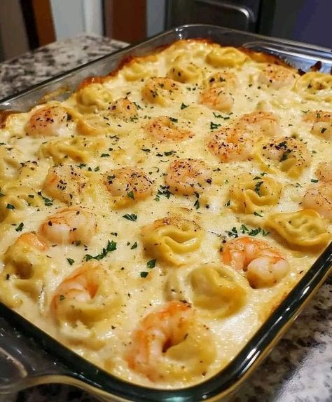 Homemade and Lovin It | CREAMY SHRIMP TORTELLINI ALFREDO CASSEROLE 🍤🍝 | Facebook Shrimp Tortellini Alfredo, Shrimp Tortellini, Alfredo Casserole, Slow Cooker Chili Beef, Tortellini Alfredo, Garlicky Shrimp, Gordon Ramsay Recipe, Tortellini Bake, Creamy Shrimp