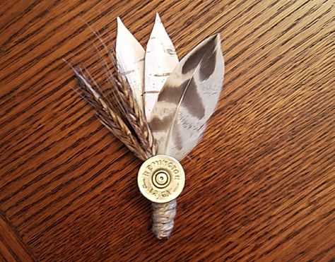 Boutonniere Ideas Unique, Western Boutinere Ideas Groomsmen, Western Boutonniere, Western Boutineer Grooms, Country Wedding Boutonniere, Cowboy Boutonniere, Country Boutonniere, Western Corsage, Feather Corsage