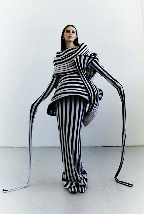 Interesting Fashion Design, Fashion Of The Future, Experimental Fashion Design, Rhythm In Fashion, Restrictive Fashion, Fashion Moodboard Inspiration, Beetlejuice Fashion, Avant Garde Fashion Couture, Insect Fashion