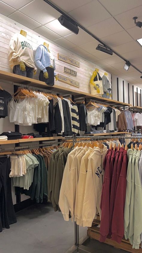 New Clothes Aesthetic Shopping, Cute Pacsun Outfits, Clothes Shop Aesthetic, Clothes Shopping Aesthetic, Brandy Melville Shop, Pacsun Aesthetic, Pacsun Clothes, American Eagle Store, Brandy Melville Store