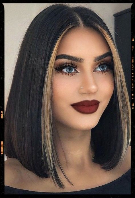 #hairdye#haircolor#blackhair#brownhair#hairdyeideas#hairdyeforblackgirls#hairdyeforfairskingirls#brownhairdyeforgirls#hairdyecolors#hairdyeideaforbrunettes# Summer Hair Color Money Piece, Money Hair Piece Black Hair, Long Bob With Front Highlights, Money Piece With Short Hair, Hair Highlights Front Face, Bob Hairstyles With Money Pieces, Short Brown Bob With Money Piece, Layered Hair Money Piece, Money Piece Hair On Black Hair