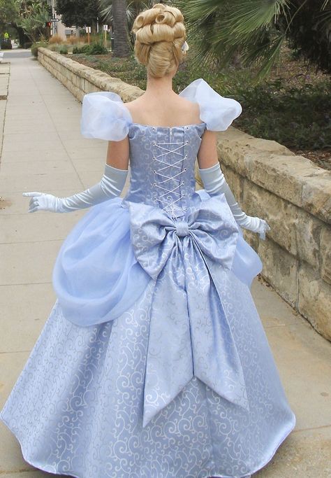 Disney Cosplay Ballgown Cosplay, Cinderella Original, Cinderella's Dress, Cinderella Face, Cinderella Cosplay, Disney Princess Cosplay, Cosplay Disney, Disney Princess Costumes, Cinderella Dress