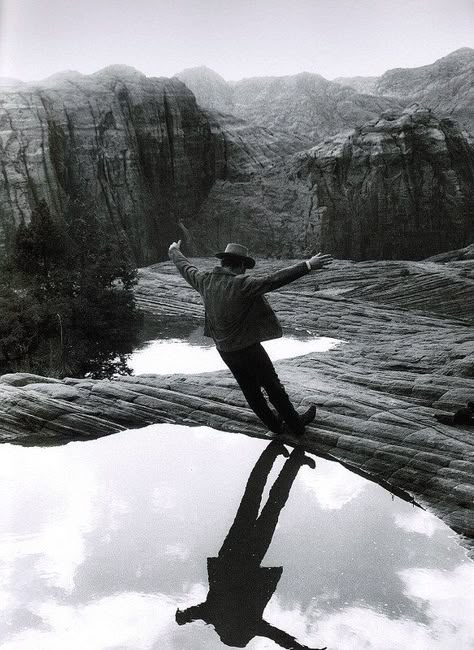 Jimmy Mitchell Paul Newman on the set of Buch Cassidy and The Sundance Kid Directed by Roy Hill 1969 | by arenaelena20 Rodney Smith, Sundance Kid, Western Film, American Western, Marcel Proust, Paul Newman, Robert Redford, On Set, Black And White Photography