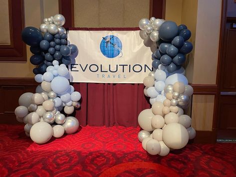 Corporate Event Backdrop, Business Balloons, Organic Balloon Arch, Balloon Arch Decorations, Balloon Tree, Arch Decor, Entrance Ideas, Teachers Diy, Arch Decoration