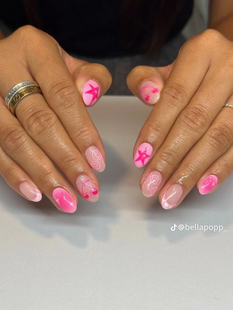 Preppy Blue Nail Ideas, Pink Nails With Design Short, Bow Pink Nails, Pick Nails Design, Fall Preppy Nails, Birthday Nails Colorful, Short Almond Nails Designs Simple, Preppy French Tip Nails, Pink Pattern Nails