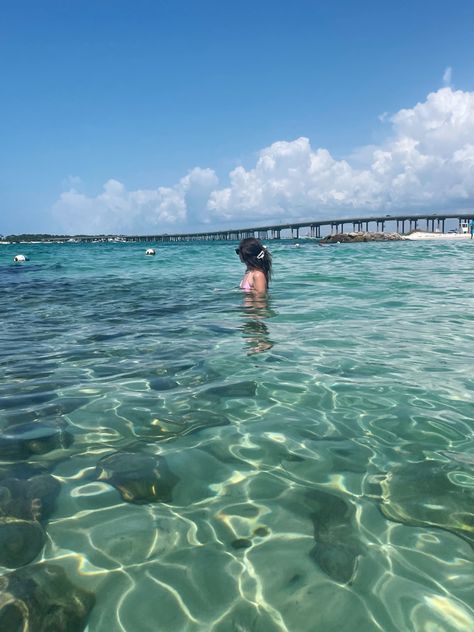 #destin #beach #beachpicinspo #florida #vacation #inspo #pose #beachposes Destin Beach Florida, Destin Florida Beach Pictures, Destin Aesthetic, Destin Florida Aesthetic, Destin Florida Things To Do In, Florida Kilos, Florida Photos, Summer Florida, Summer Plan