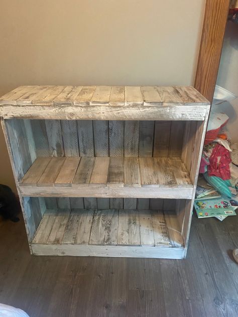 Pallet Box Ideas, Diy Home Decor Pallets, Diy Pallet Projects Indoor, Diy Pallet Dresser, Pallet Furniture Indoor Shelves, Ideas With Wood Pallets, Diy Pallette Ideas, Pallet Pantry Shelves, Pallet Bar Stools Diy