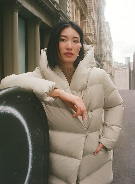 THE DUVET PUFFER MID - Goose-down wrap puffer jacket Super Puff Vest, Super Puff Long, The Super Puff, Puffer Coat With Hood, Women's Puffer Coats, Puffer Jacket Style, Super Puff, Long Puffer Jacket, Cozy Wrap