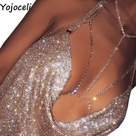 Jóias Body Chains, Glitter Outfit, Body Necklace Chain, Look Grunge, Body Necklace, Rhinestone Bra, Chain Bra, Foto Poses, Glitz And Glam