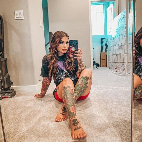 359.8k Likes, 2,831 Comments - Bailey Sarian 💋💄 (@baileysarian) on Instagram: “Happy Hump Day 🐫 shout out to my vacuum.” Bailey Sarian, Tattoed Women, Theme Tattoo, Influencers Fashion, Beauty Tattoos, Alternative Outfits, I Love Girls, Edgy Outfits, Inked Girls