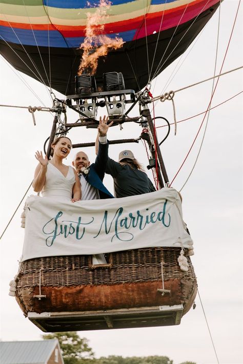 Custom hand painted "Just Married" sign displayed on the hot air balloon! Wedding Hot Air Balloon, Balloon Engagement Pictures, Hot Air Balloon Wedding Theme, Travel Theme Wedding Centerpieces, Ravenswood Mansion, Hot Air Balloons Photography, Hot Air Balloon Wedding, Wedding Theme Color Schemes, Wedding Table Seating Chart