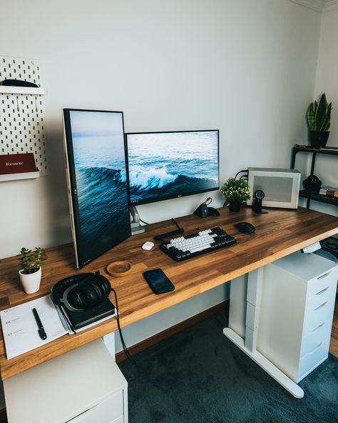 Gaming Pc Desk Setup, Setup Inspiration, Student Bedroom, Gaming Desk Setup, Houses Interior, Setup Gaming, Computer Set, Computer Desk Setup, Wood And White