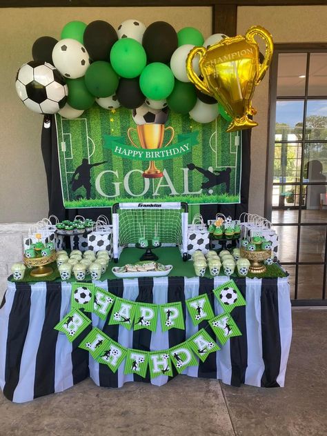 Soccer Birthday Party Ideas Decorations, Ronaldo Birthday Party Ideas, Football Birthday Party Theme, Soccer Party Food, Soccer Birthday Party Ideas, Soccer Theme Party, Ronaldo Birthday, Soccer Party Decorations, Soccer Theme Parties