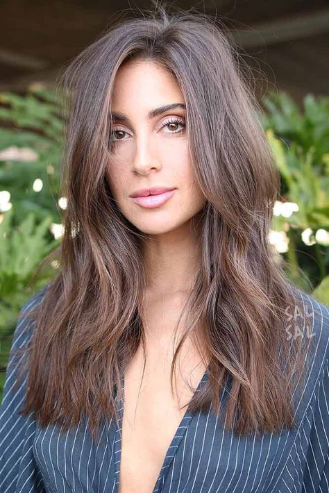 21 Looks with a Long Layers Haircut for Your Inspo ❤ Layered Haircuts on Brown Hair picture3 ❤ See more: http://lovehairstyles.com/long-layers-haircut-styles/When there are layers, haircut instantly becomes different, no matter if you want it or not. To tell you the truth, adding layers is the best way to upgrade your ‘do without sacrificing the length. Since we are all well aware of... Long Face Haircuts, Rambut Brunette, Long Face Shapes, Framing Layers, Long Face Hairstyles, Long Layered Haircuts, Liv Tyler, Long Brown Hair, Long Hair With Bangs