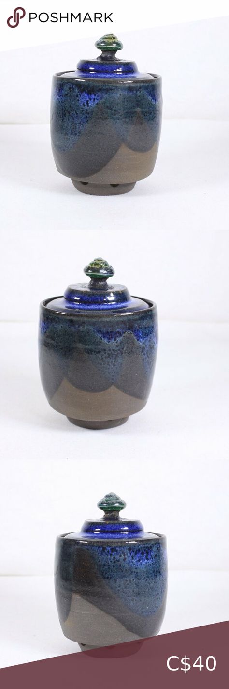 Handmade pottery garlic jar, garlic keeper, kitchen storage pot Garlic Keeper, Garlic Bulbs, Garlic Jar, Brown Clay, Garlic Bulb, Top Knobs, Ceramic Kitchen, Handmade Pottery, Handmade Ceramic